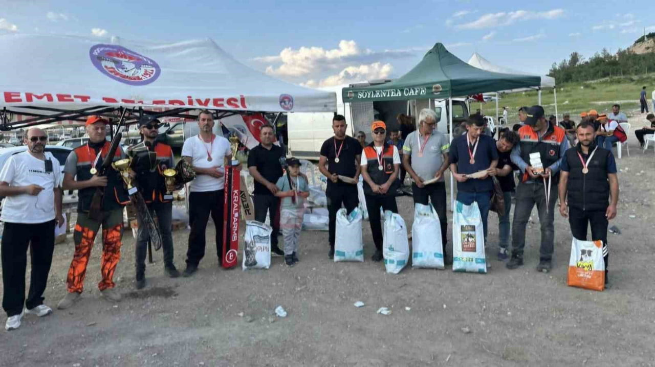 EMET’TE GELENEKSEL ATIŞ ŞENLİĞİ YOĞUN KATILIMLA GERÇEKLEŞTİRİLDİ