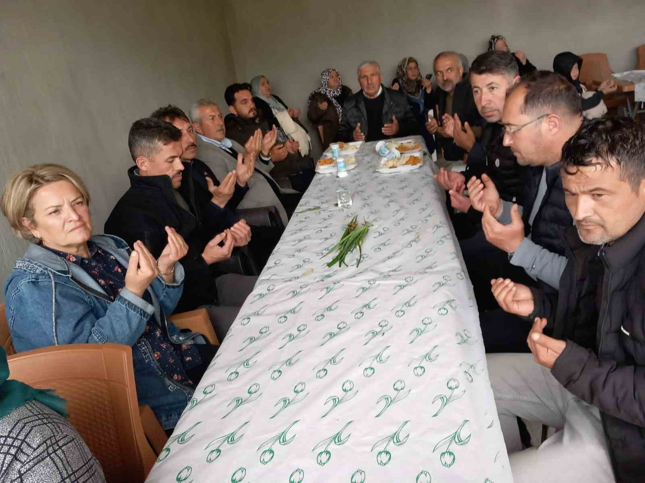 EMİRDAĞ İLÇESİNE BAĞLI GEDİKEVİ KÖYÜNDE YAĞMUR VE ŞÜKÜR DUASI YAPILDI