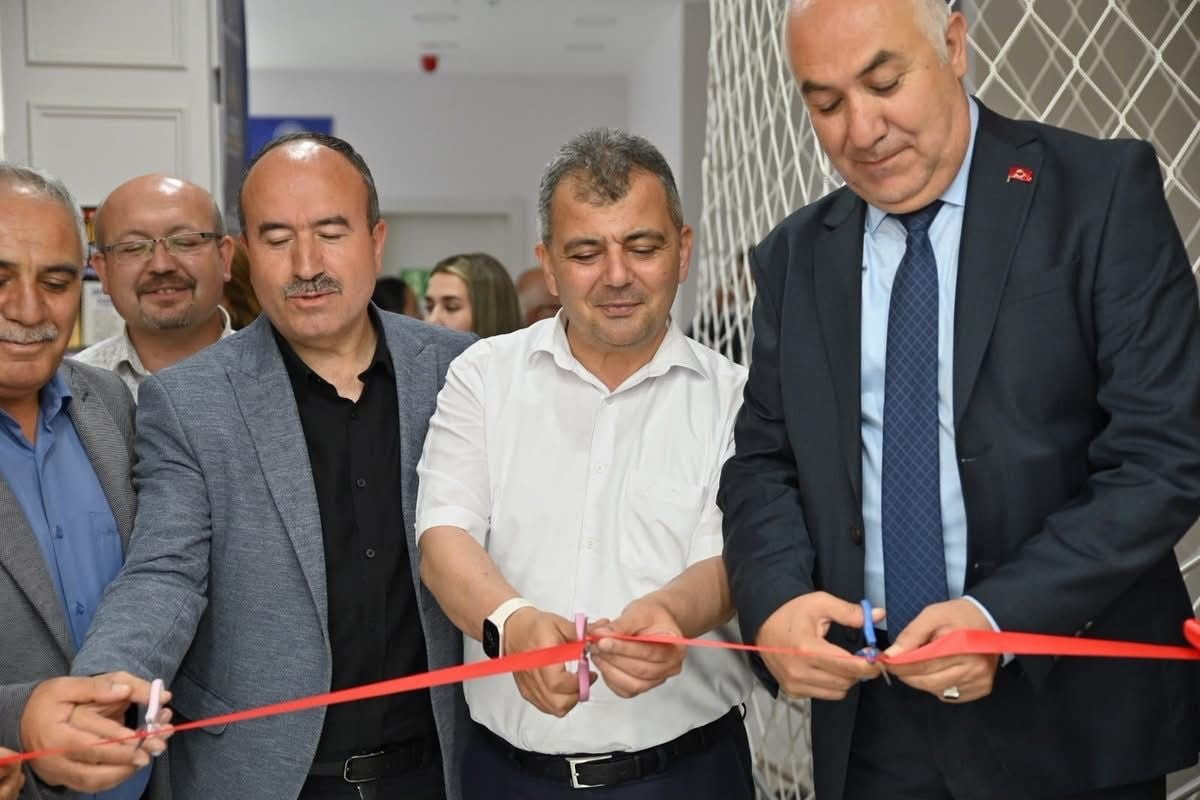 EMİRDAĞ MİTHATPAŞA ORTAOKULU’NDAN ‘SANAT ŞÖLENİ’