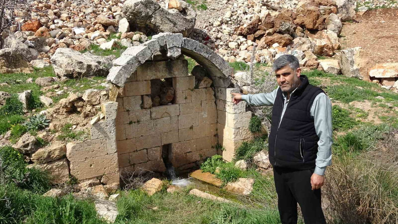 EMİRHAYDAR MAHALLESİ MUHTARI SEYDİ VAKKAS KAYA, KURUYAN ÇEŞMELERDEN YILLAR SONRA TEKRAR SU...