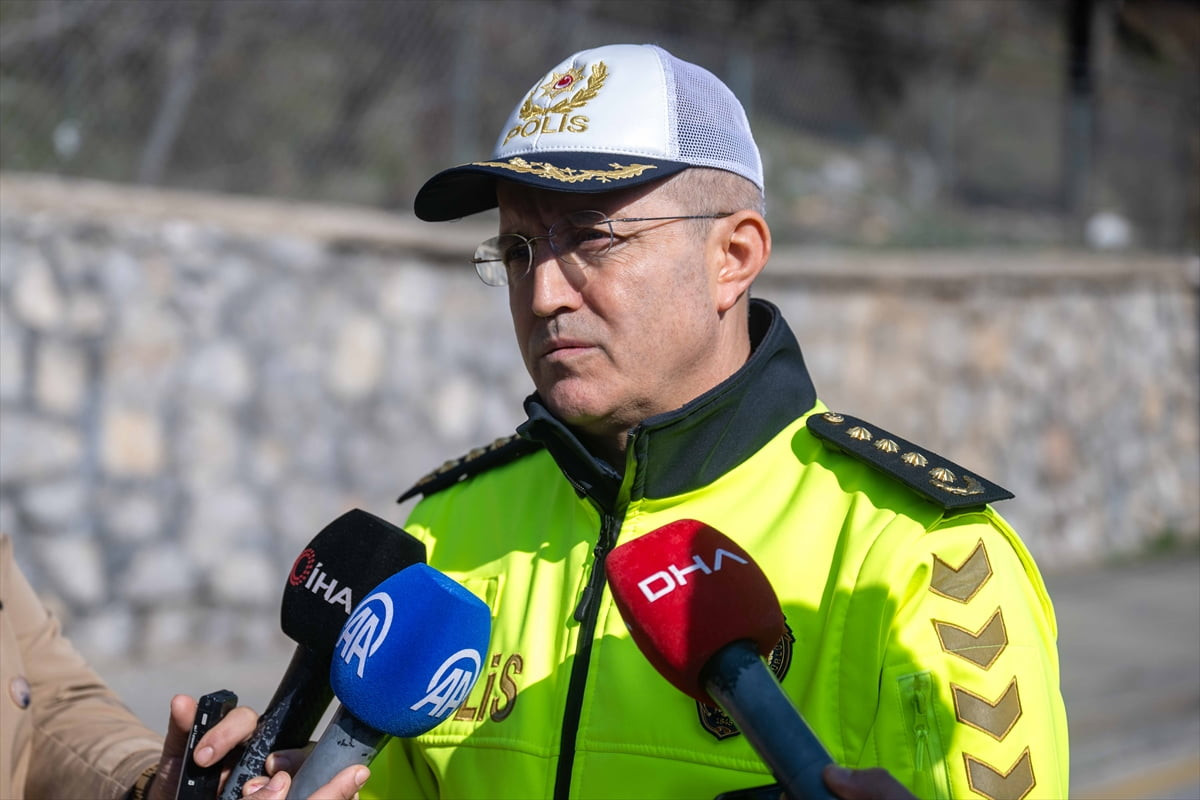 Emniyet Genel Müdürlüğü (EGM) Trafik Başkanı Ümit Mutlu, Konya Yolu'ndaki trafik kontrol...