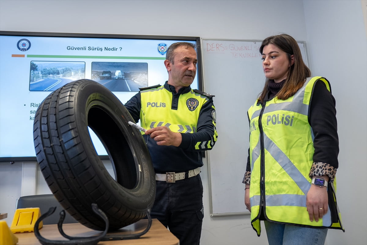 Emniyet Genel Müdürlüğü Trafik Başkanlığının Şehit Fethi Sekin Sürüş Teknikleri Eğitim...