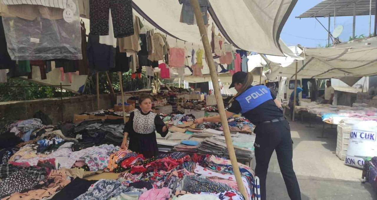 EMNİYET PERSONELİ, ESENTEPE MAHALLESİ HALK PAZARI’NDA VATANDAŞLARA DOLANDIRICILIK YÖNTEMLERİ VE...