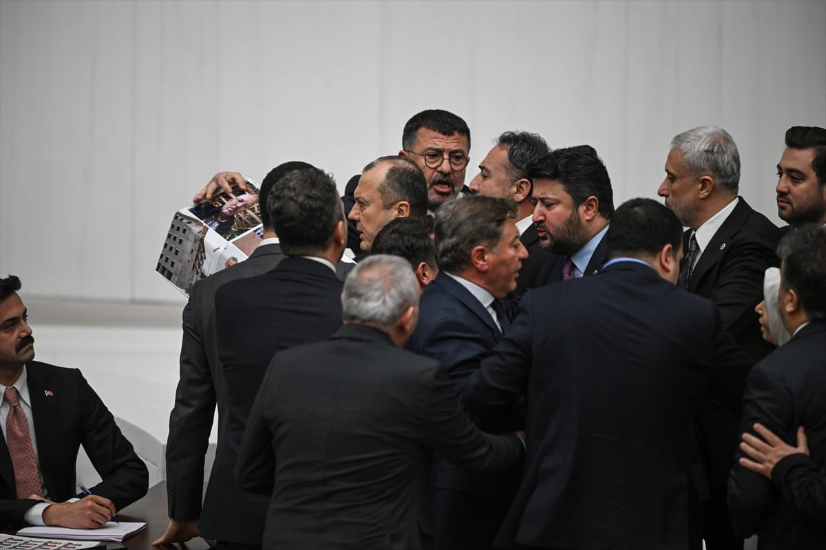 En düşük emekli aylığının artırılmasını da içeren Bazı Kanunlarda ve 375 Sayılı Kanun Hükmünde...