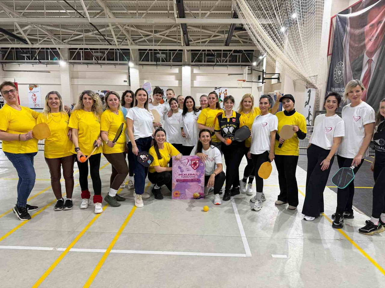 ENDOMETRİOZİS FARKINDALIK AYI KAPSAMINDA SAMSUN'DA PİCKLEBALL TURNUVASI DÜZENLENDİ