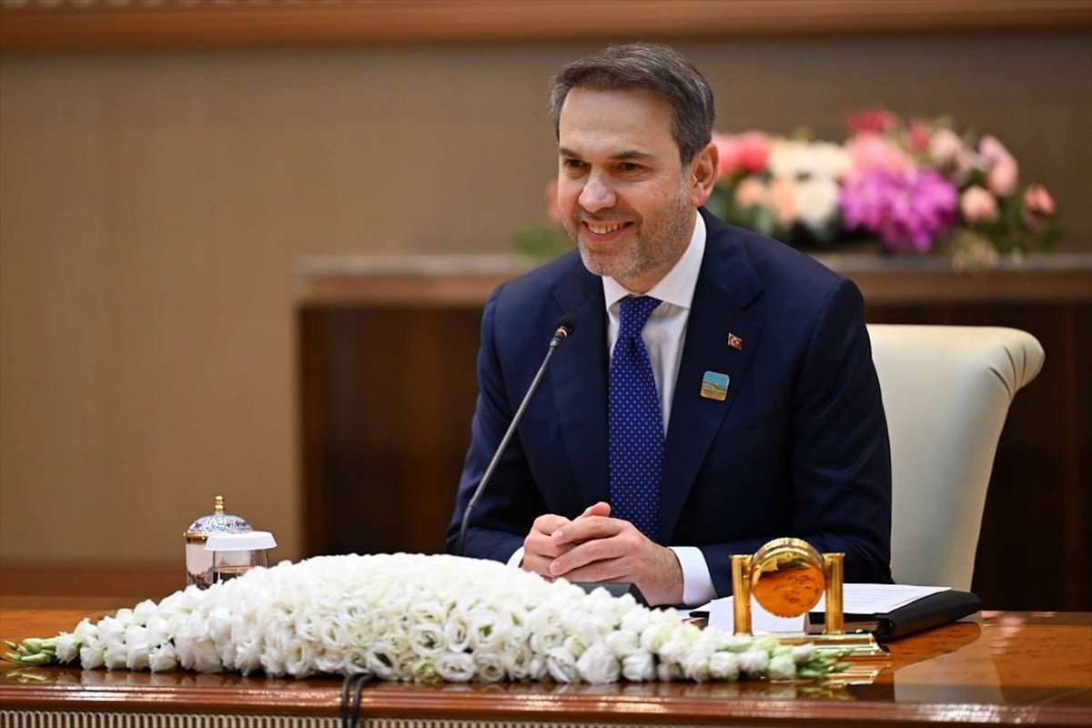 Enerji ve Tabii Kaynaklar Bakanı Alparslan Bayraktar (fotoğrafta), temaslarda bulunmak üzere...