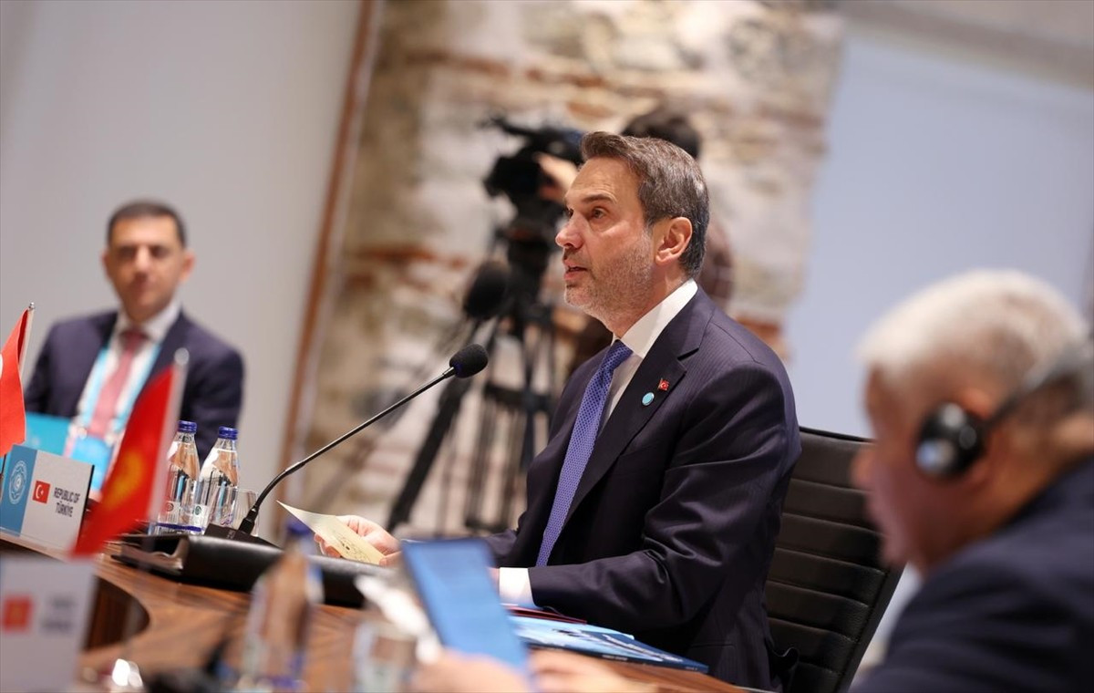 Enerji ve Tabii Kaynaklar Bakanı Alparslan Bayraktar, İstanbul'da düzenlenen Türk Devletleri...