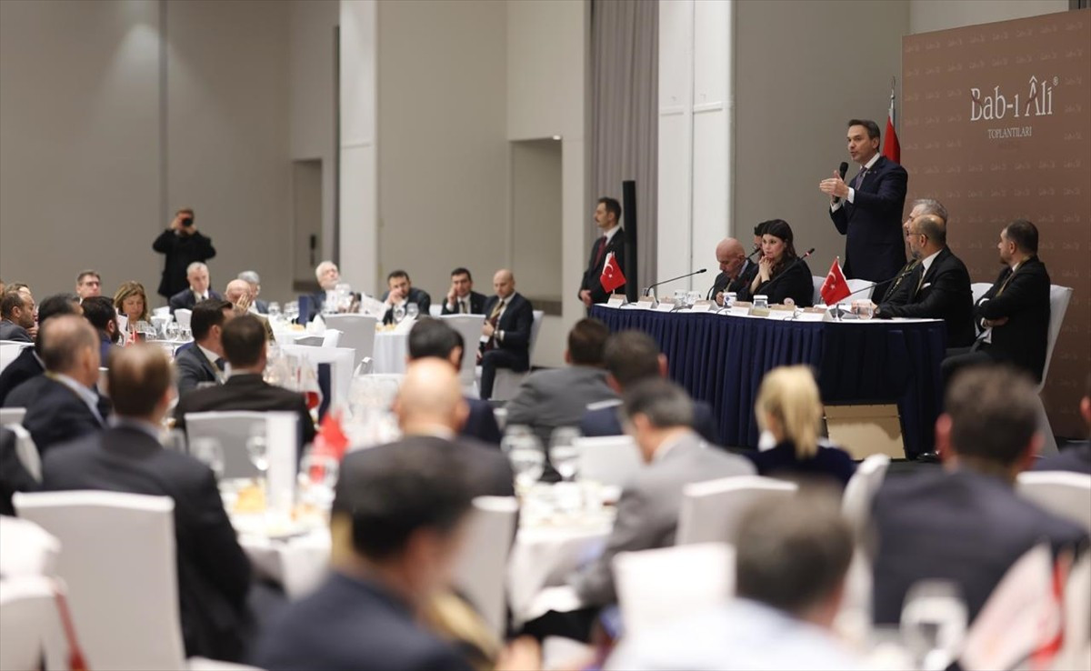 Enerji ve Tabii Kaynaklar Bakanı Alparslan Bayraktar, İstanbul'da "Milli Enerji Politikası...