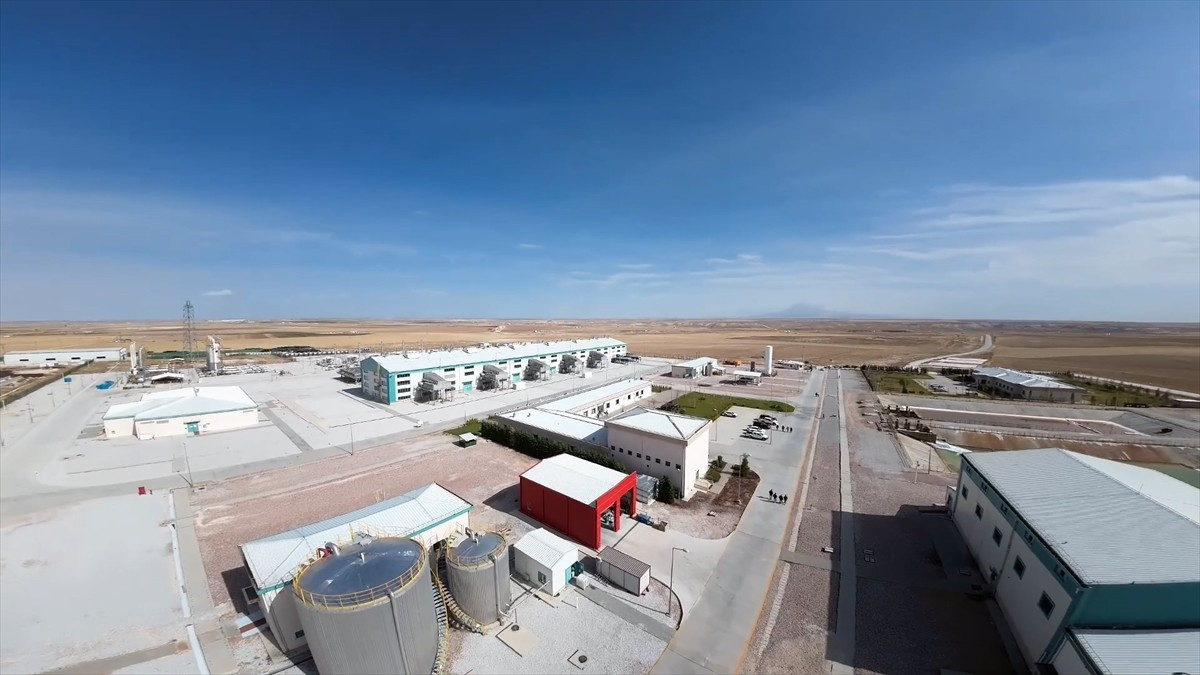 Enerji ve Tabii Kaynaklar Bakanı Alparslan Bayraktar, kış öncesi doğal gaz arz güvenliğine ilişkin...