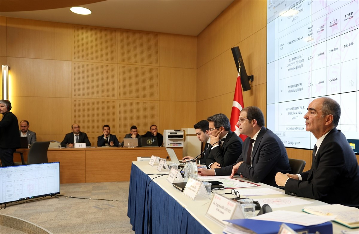 Enerji ve Tabii Kaynaklar Bakanlığının, 8 bölge için toplam 650 megavatlık güneş enerjisine dayalı...