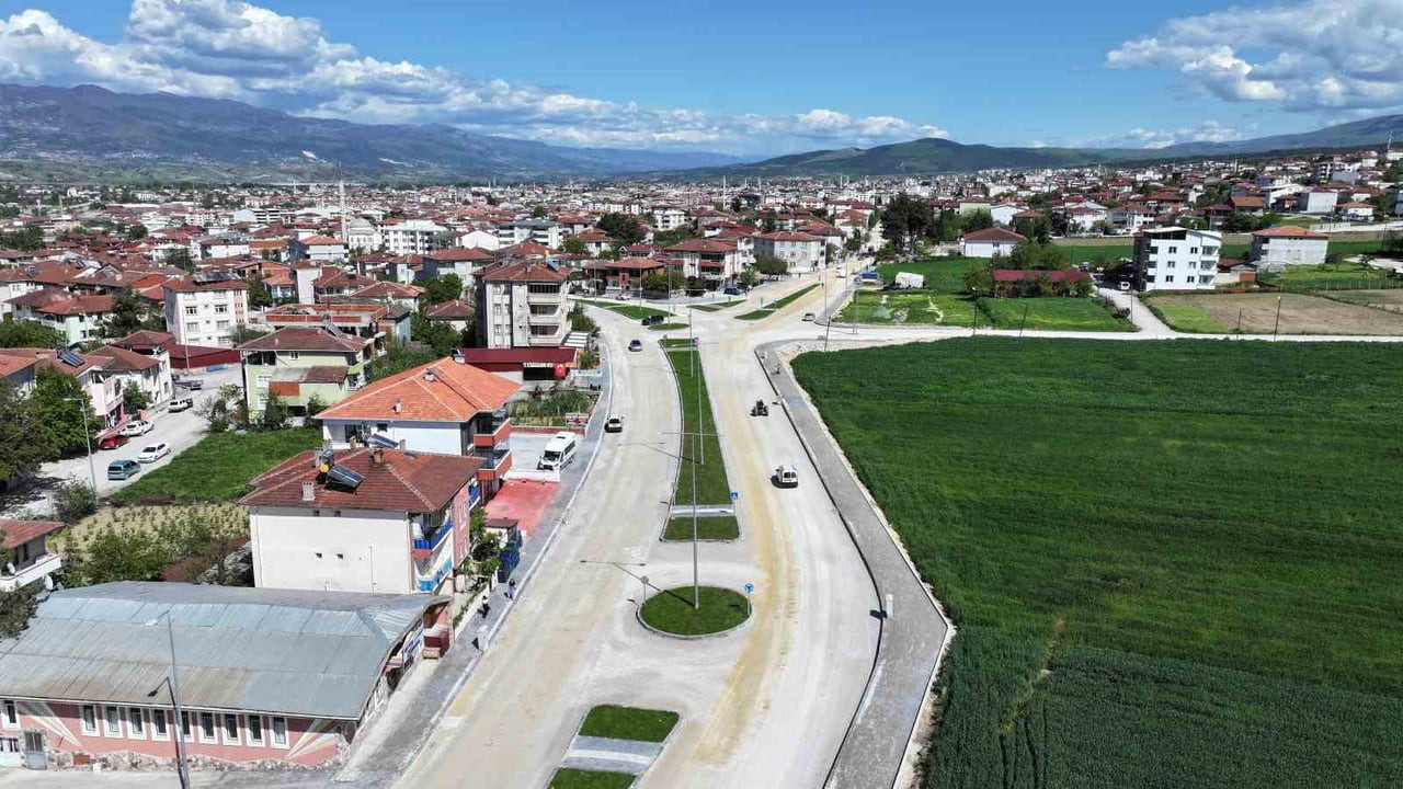 ERBAA BELEDİYESİ TARAFINDAN ALTYAPI VE ÇEVRE DÜZENLEME ÇALIŞMALARI KAPSAMINDA YENİLENEN KAZIM...