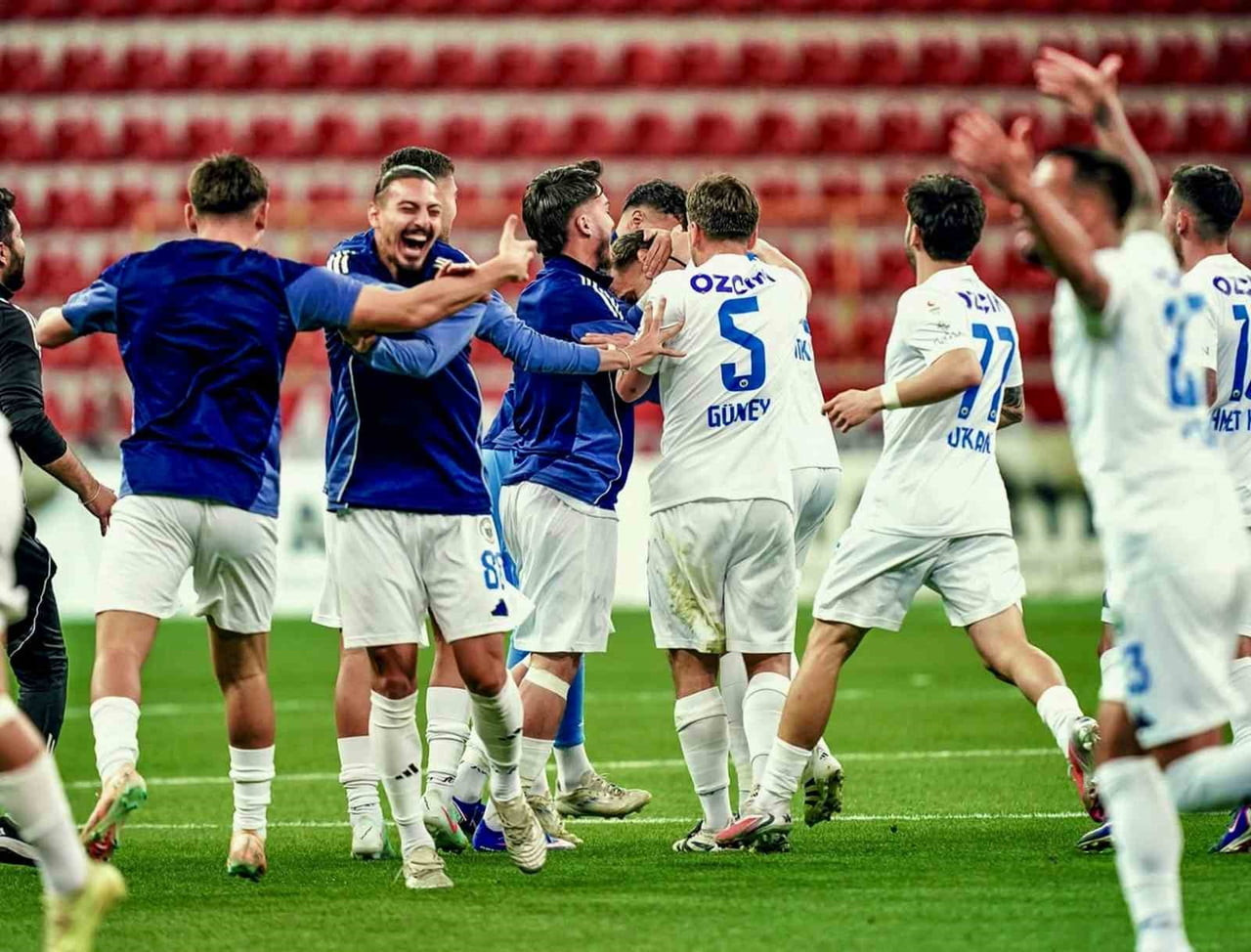 ERCİYES 38 FK, İÇ VE DIŞ TRANSFER ÇALIŞMALARI ÇERÇEVESİNDE 21 FUTBOLCU İLE SÖZLEŞME...