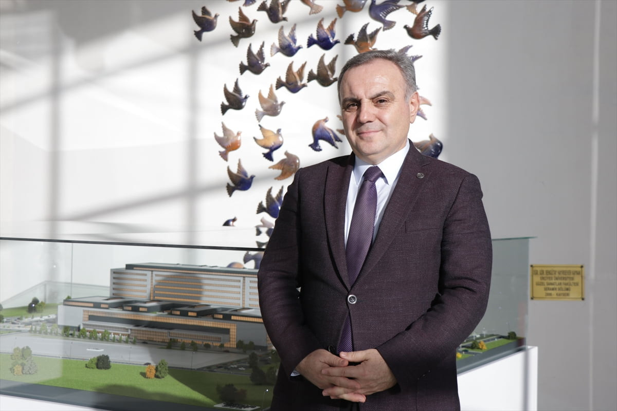 Erciyes Üniversitesi (ERÜ) kampüsüne yapılması planlanan 800 yataklı yeni hastanenin, Kayseri'nin...