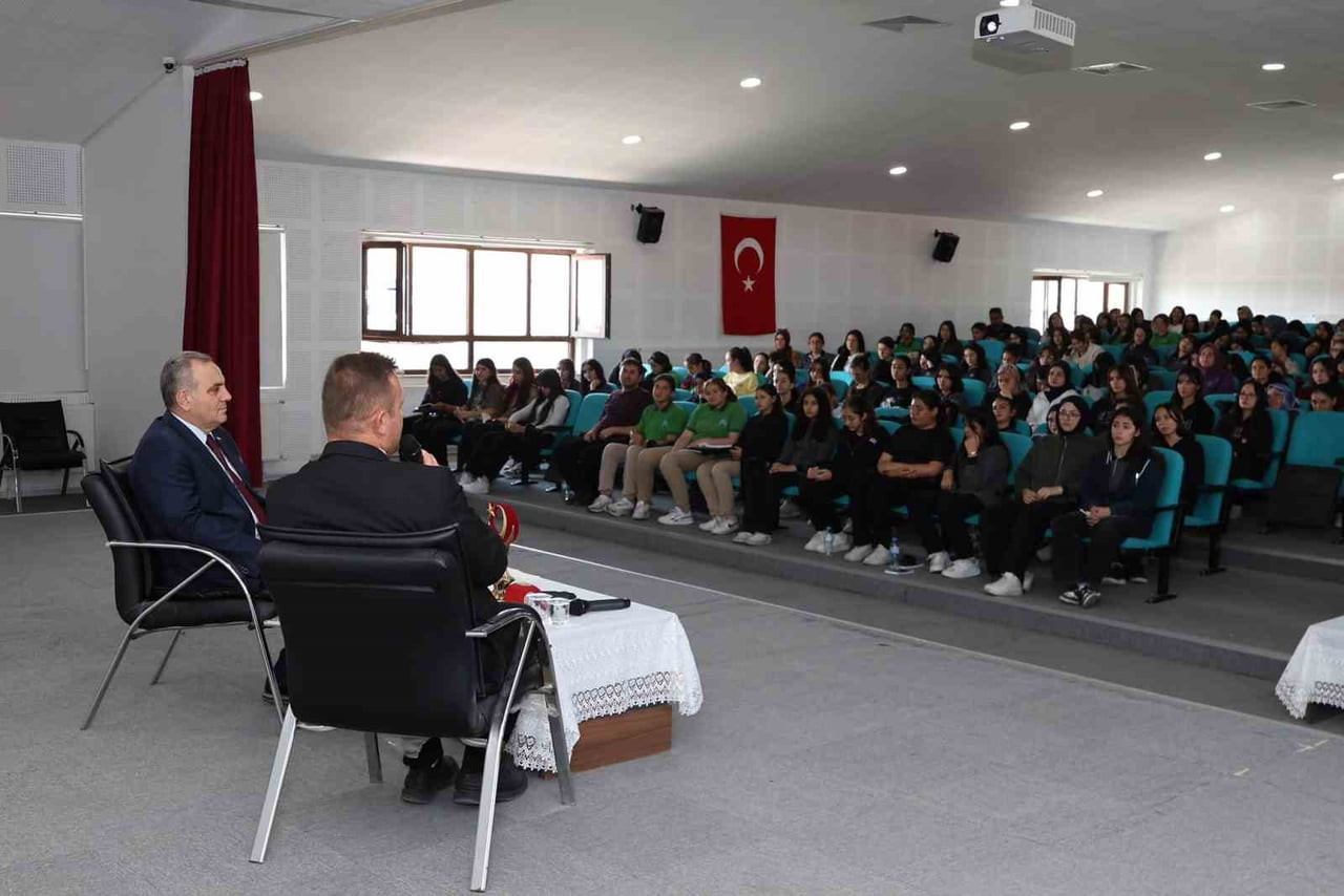 ERCİYES ÜNİVERSİTESİ (ERÜ) REKTÖRÜ PROF. DR. FATİH ALTUN, TÜRKİYE GENÇLİK VAKFI (TÜGVA) DEVELİ...