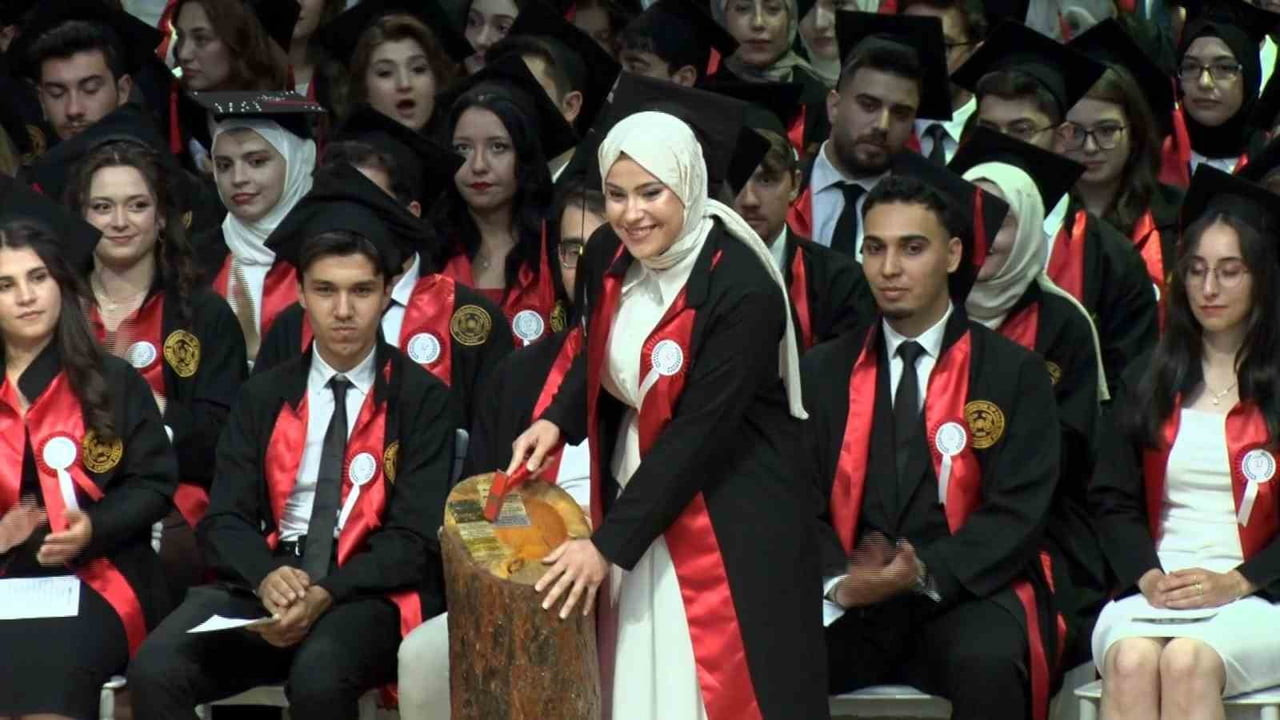 ERCİYES ÜNİVERSİTESİ (ERÜ) TIP FAKÜLTESİ’NDE 52. DÖNEM MEZUNİYET TÖRENİ HEYECANI...