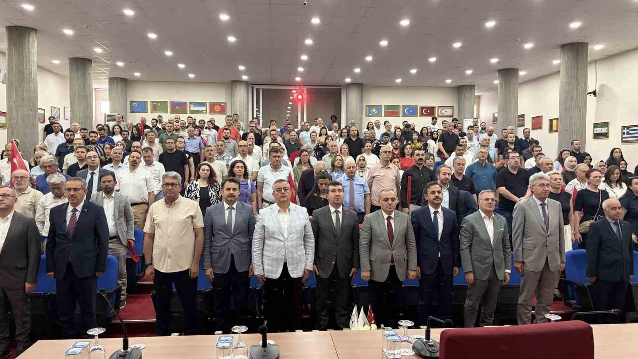 ERCİYES ÜNİVERSİTESİ'NDE SOSYOKÜLTÜREL AÇIDAN 15 TEMMUZ VE FELSEFİ OKUMASI KONFERANSI...