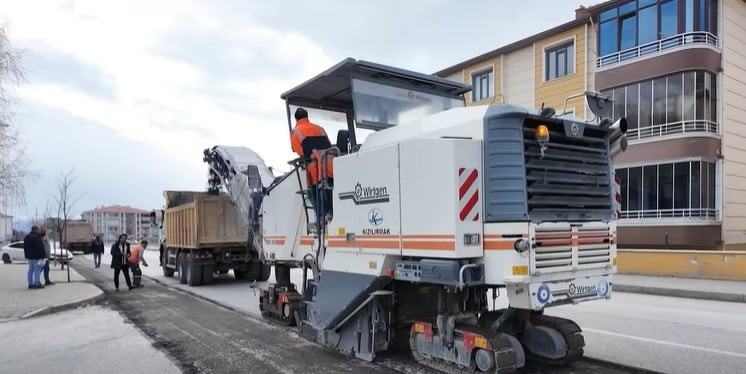 ERGENEKON MAHALLESİ’NDE ASFALT YENİLEME ÇALIŞMASI