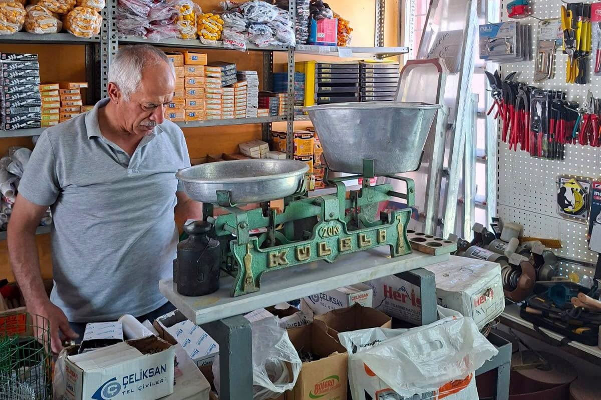 ERZİNCAN BELEDİYESİ ZABITA MÜDÜRLÜĞÜ EKİPLERİ, İL GENELİNDEKİ İŞ YERLERİ VE SEMT PAZARLARINDA...