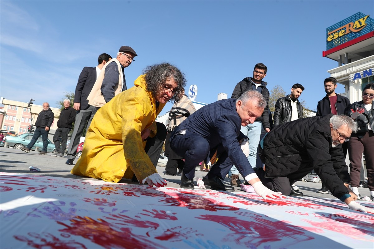 Erzincan Binali Yıldırım Üniversitesi (EBYÜ) Güzel Sanatlar Fakültesi Dekanı Prof. Dr. Mehmet...