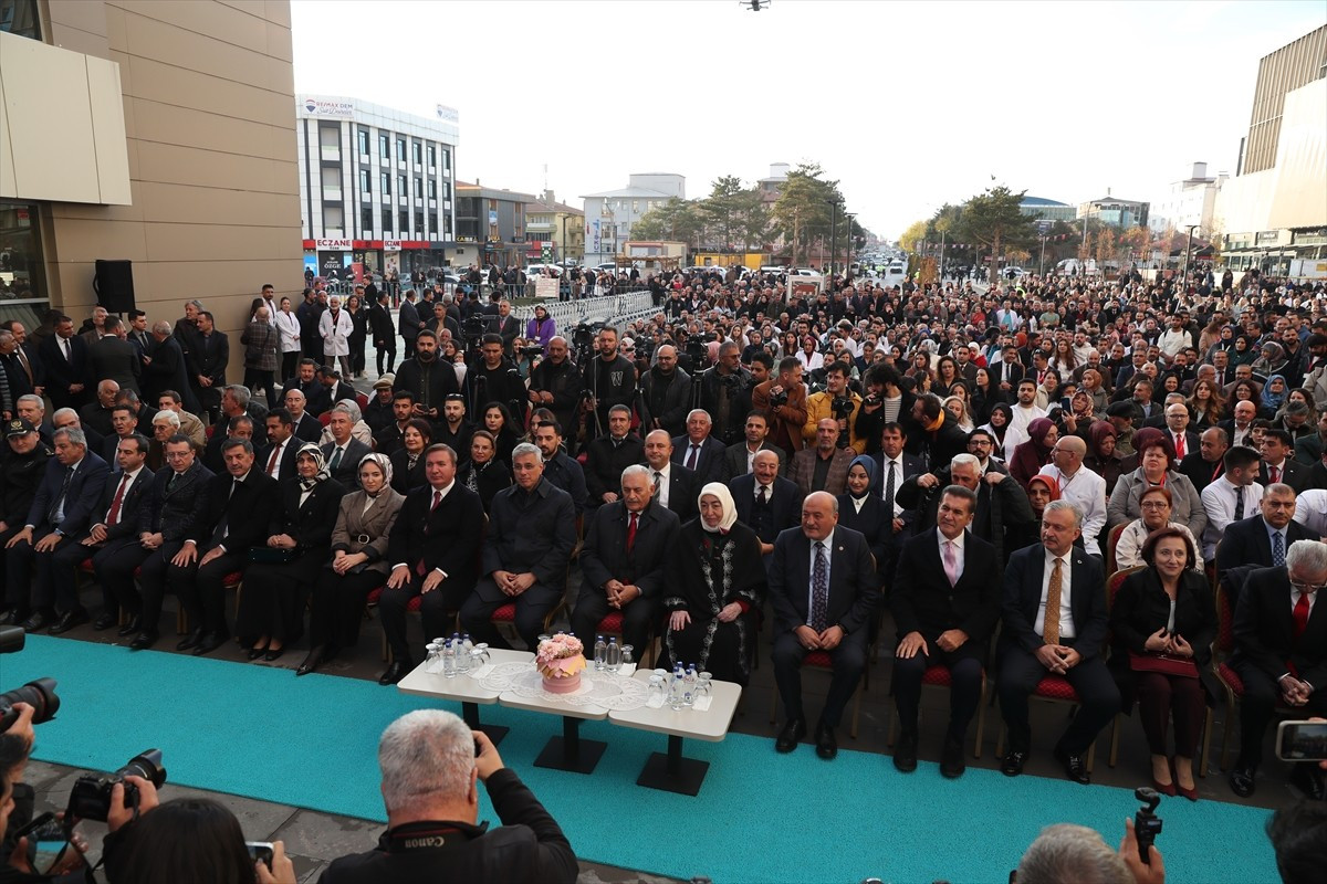 Erzincan Binali Yıldırım Üniversitesi Mengücek Gazi Eğitim ve Araştırma Hastanesi'nin resmi...