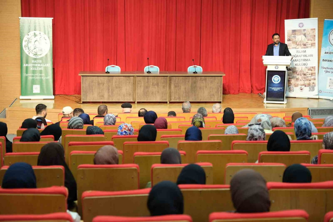 ERZİNCAN BİNALİ YILDIRIM ÜNİVERSİTESİ’NDE DÜZENLENEN "SOSYAL MEDYA AHLAKI" KONFERANSINDA, DİJİTAL...