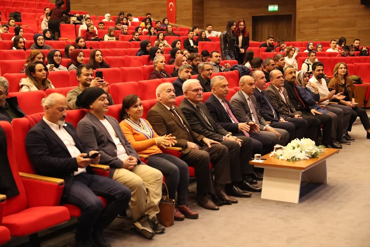 Erzincan Binali Yıldırım Üniversitesinde düzenlenen söyleşide, Türkiye’nin Antarktika’daki...