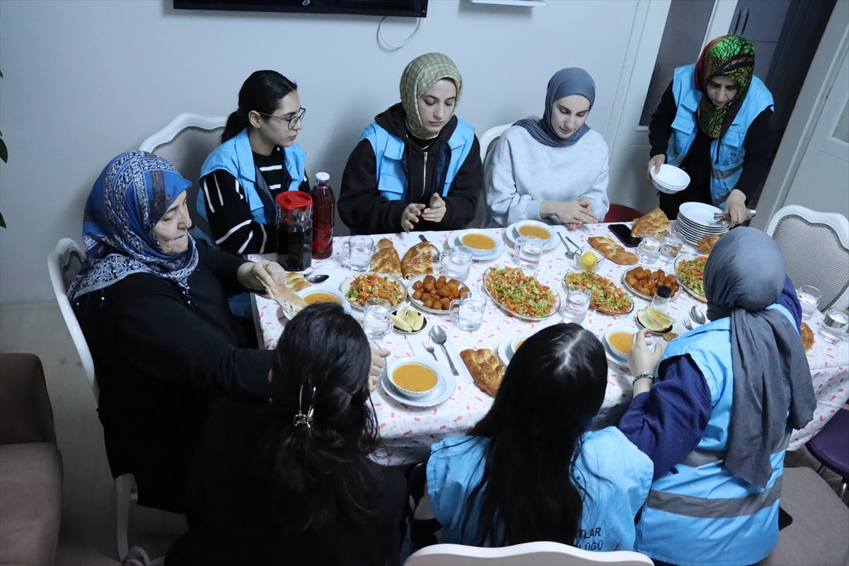 Erzincan Binali Yıldırım Üniversitesinde öğrenim gören gençler, Gençlik ve Spor Bakanlığının...