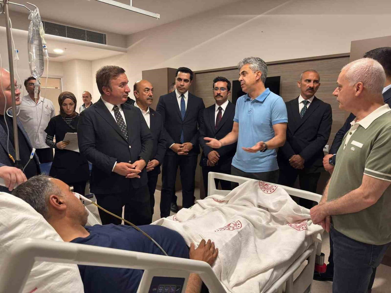 ERZİNCAN VALİSİ HAMZA AYDOĞDU, MENGÜCEK GAZİ EĞİTİM VE ARAŞTIRMA HASTANESİNDE TEDAVİ GÖREN İLİÇ...