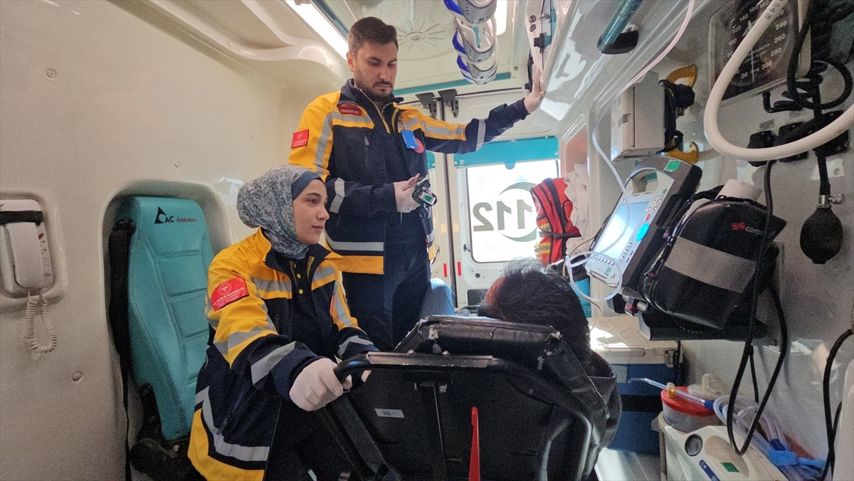 Erzincan'da 112 Acil Sağlık hizmetlerinde tanıştıktan bir süre sonra hayatını birleştiren sağlık...