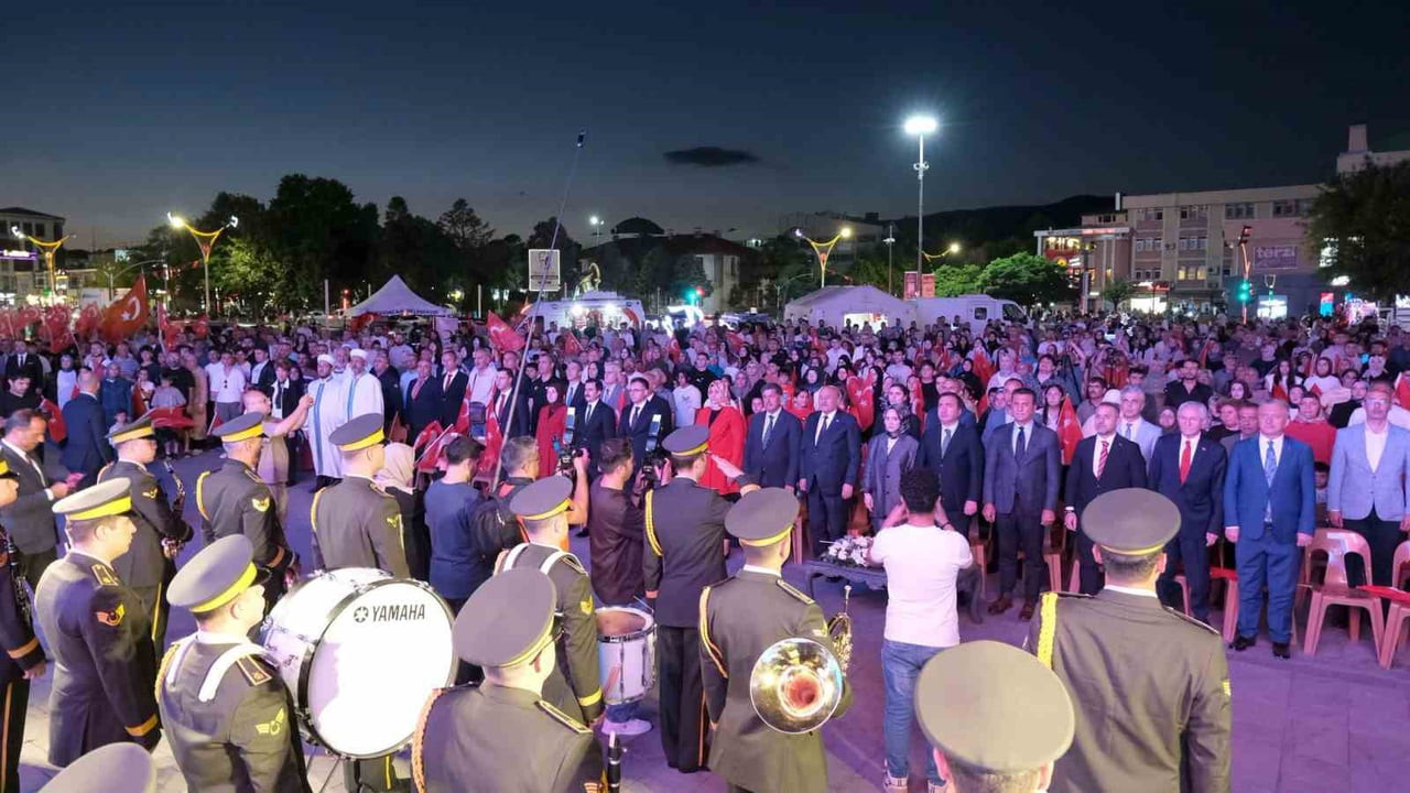 ERZİNCAN'DA 15 TEMMUZ DEMOKRASİ VE MİLLİ BİRLİK GÜNÜ ETKİNLİKLERLE ANILDI