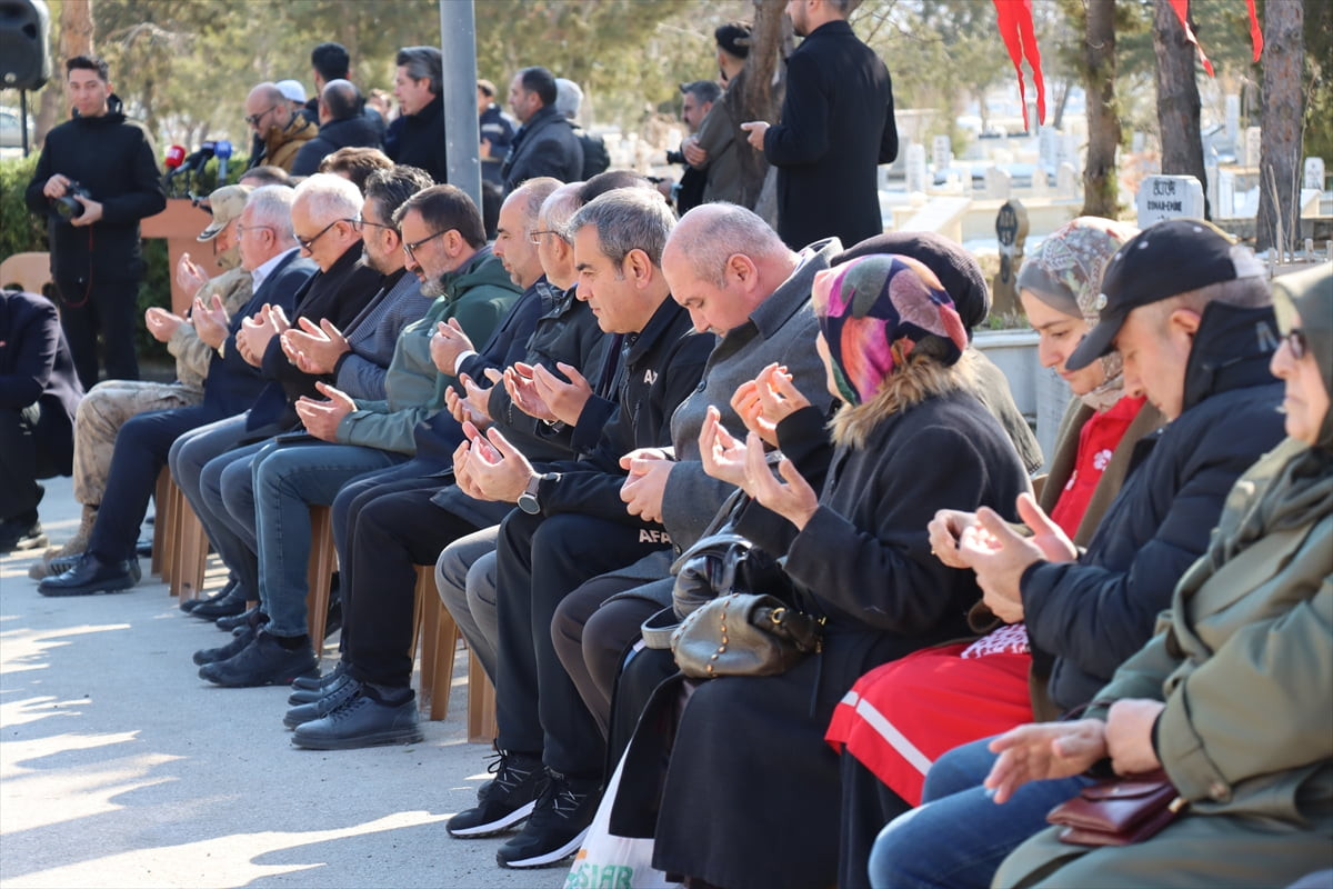 Erzincan'da 34 yıl önce meydana gelen 6,8 büyüklüğündeki depremde hayatını kaybeden 653 kişi...