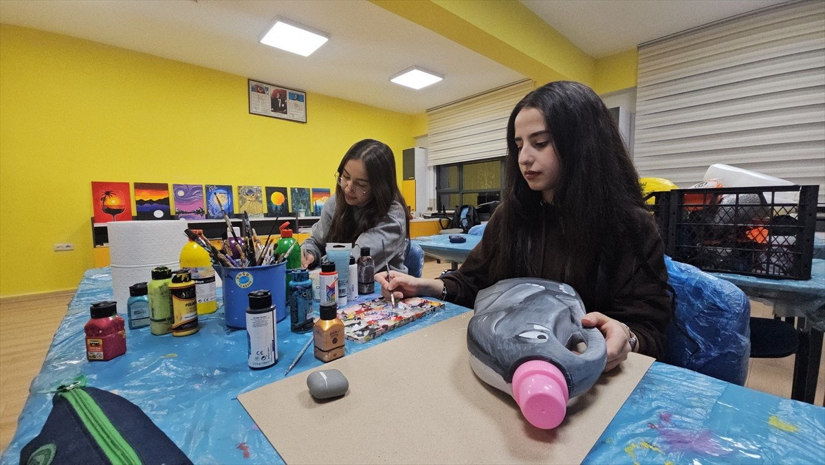 Erzincan'da Milli Eğitim Bakanlığına bağlı Erzincan Bilim ve Sanat Merkezinde (BİLSEM) eğitim...