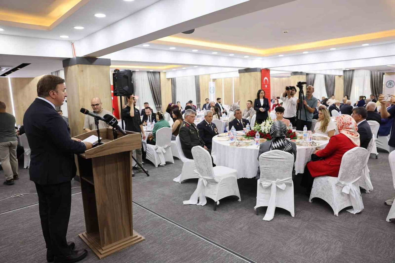 ERZİNCAN'DA ŞEHİT AİLELERİ VE GAZİLER ONURUNA YEMEK PROGRAMI DÜZENLENDİ
