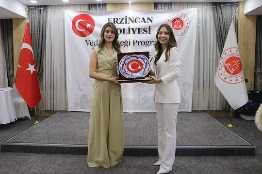ERZİNCAN'DA TAYİNİ ÇIKAN HÂKİM VE SAVCILAR İÇİN VEDA YEMEĞİ DÜZENLENDİ