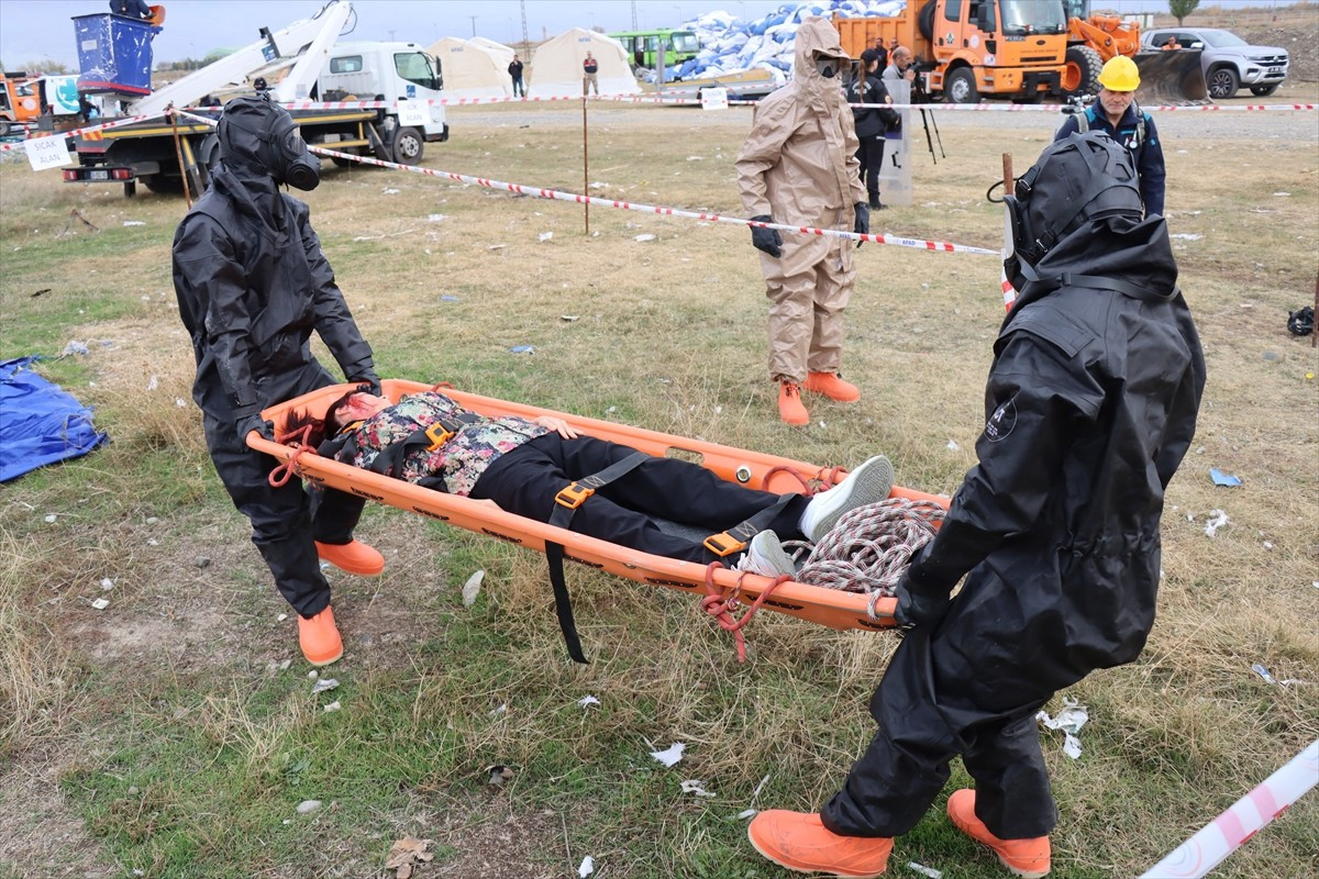 Erzincan'da, Türkiye Afet Müdahale Planı (TAMP) kapsamında 23 kurum ve 145 personelin katılımıyla...