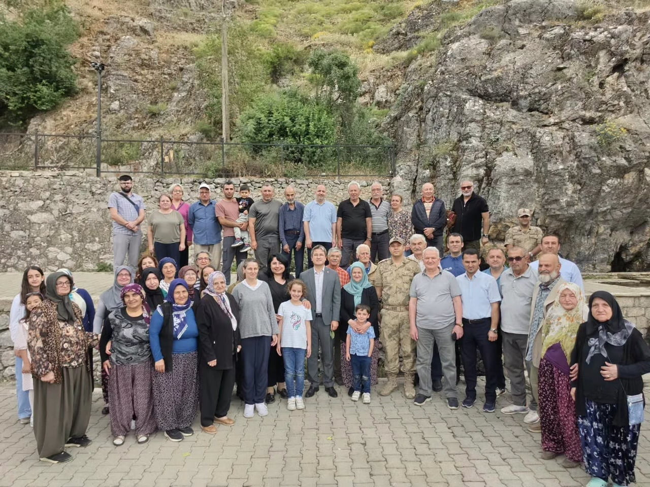 ERZİNCAN'IN KEMALİYE İLÇESİNE BAĞLI TOYBELEN KÖYÜ KIRKGÖZ MEVKİSİNDE GELENEKSEL OLARAK DÜZENLENEN...