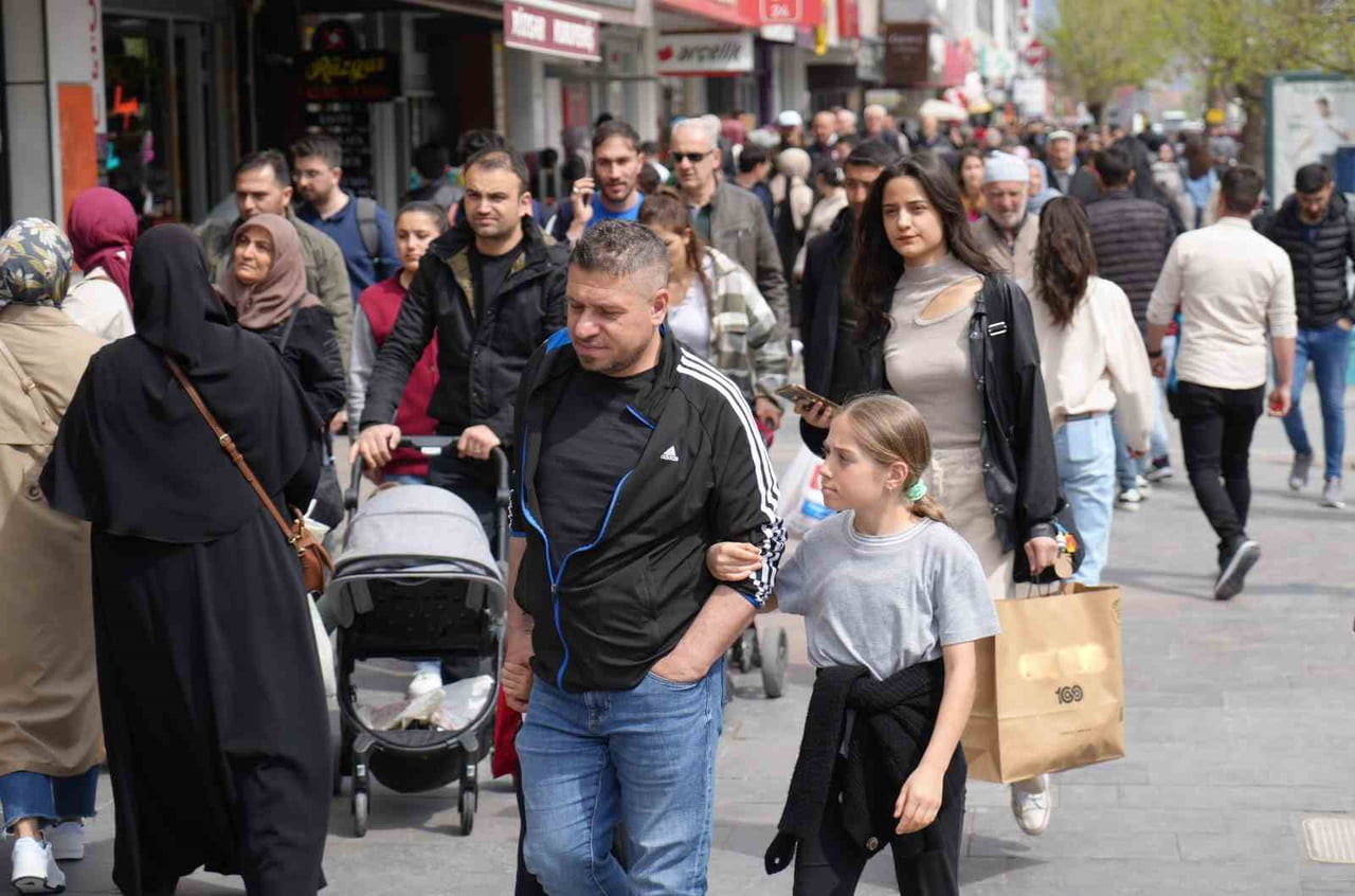ERZİNCAN'IN NÜFUSU HER YIL ERİYOR