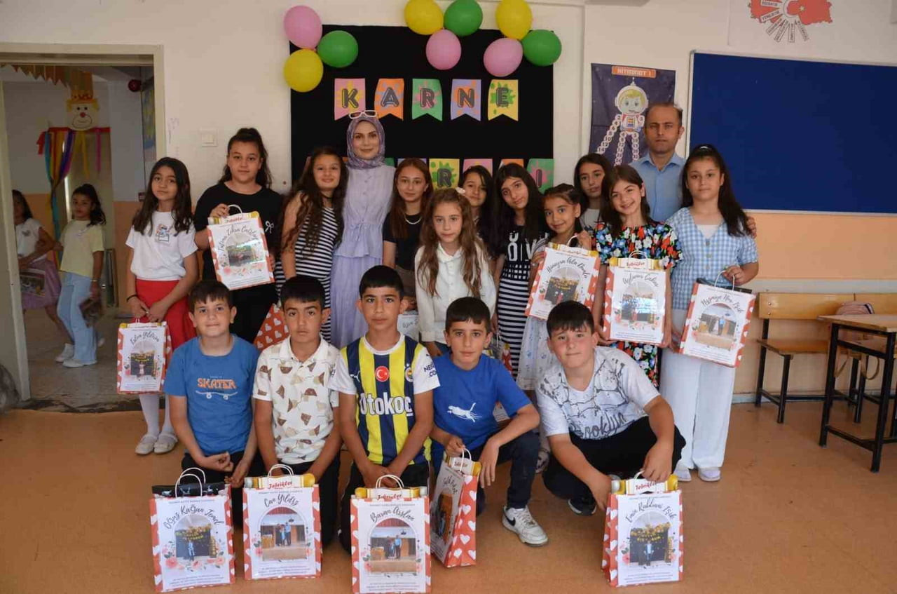ERZİNCAN'IN TERCAN İLÇESİNDE 2025-2026 EĞİTİM ÖĞRETİM YILININ SONA ERMESİYLE 1988 ÖĞRENCİ KARNE...