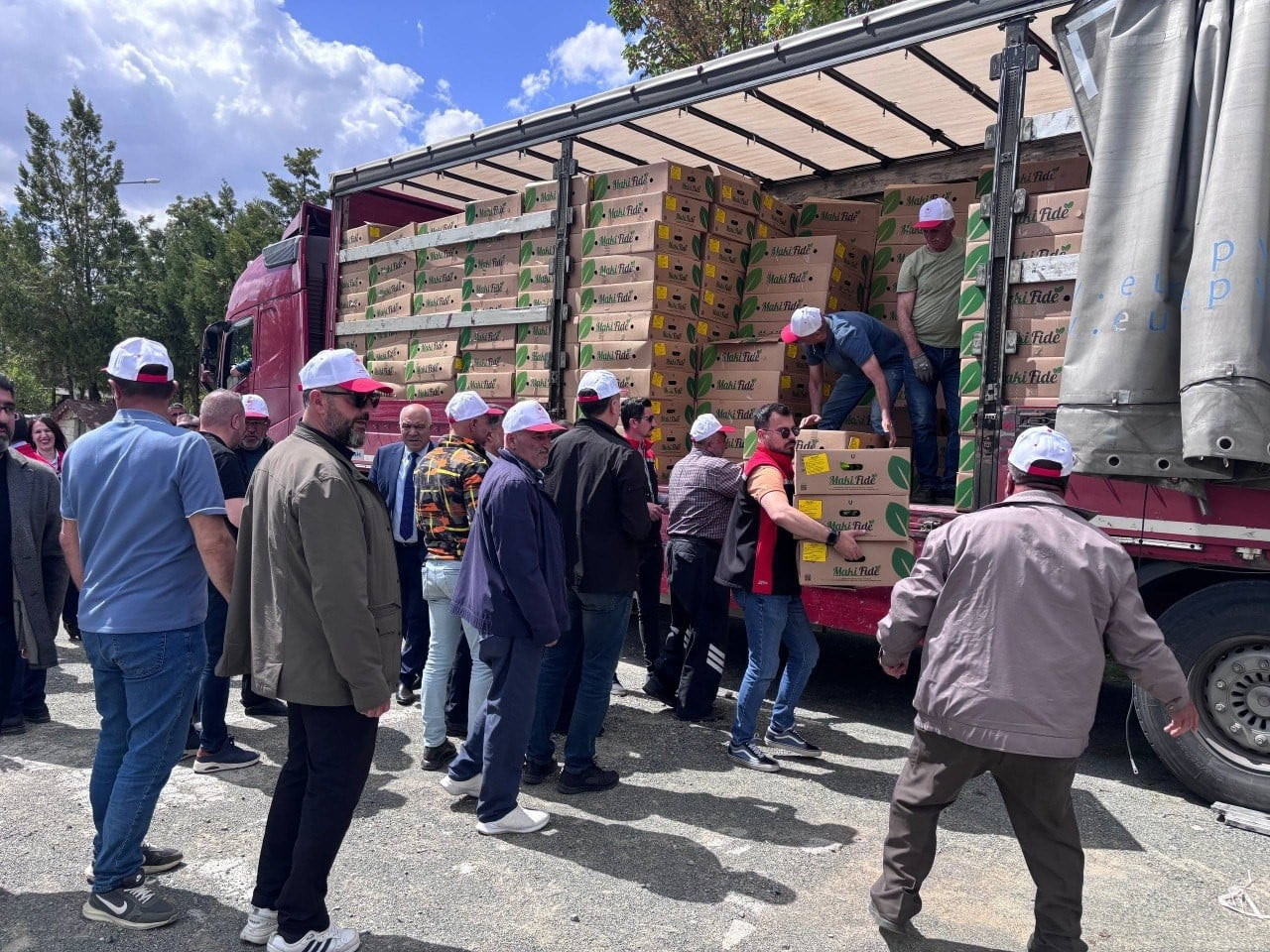 ERZİNCAN’DA 220 ÜRETİCİYE 779 BİN 520 SEBZE FİDESİ DAĞITILDI