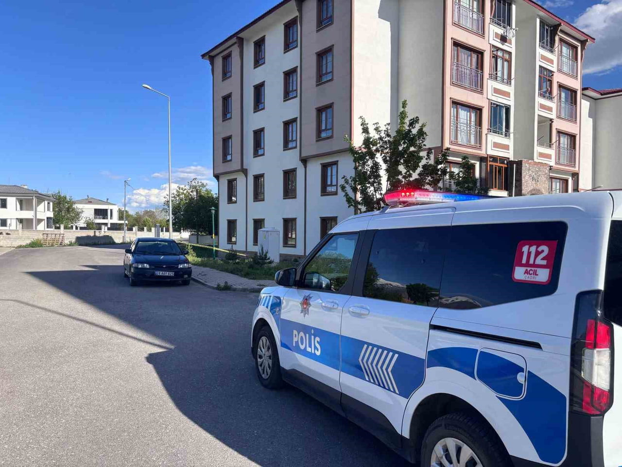 ERZİNCAN’DA 4’ÜNCÜ KATTAN DÜŞEN ÇOCUK AĞIR YARALANDI