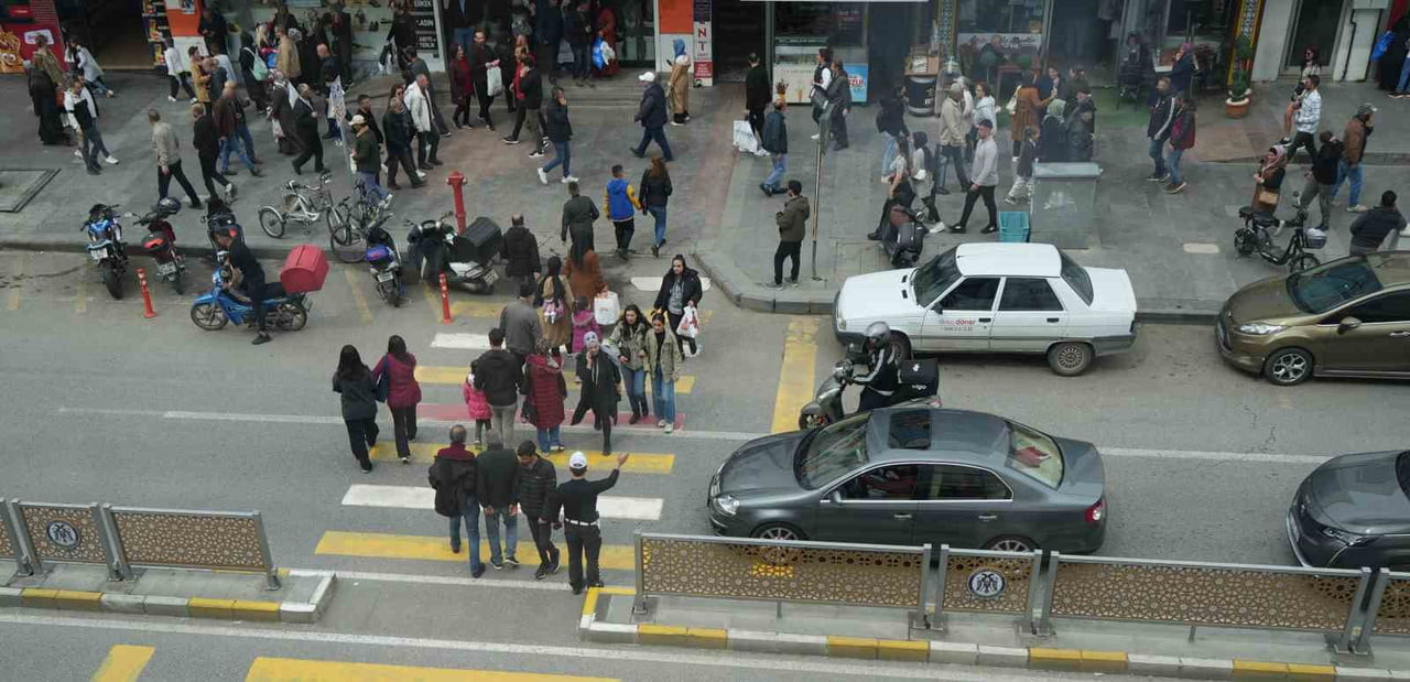 ERZİNCAN’DA BAYRAM ALIŞVERİŞİ YOĞUNLUĞU YAŞANIYOR