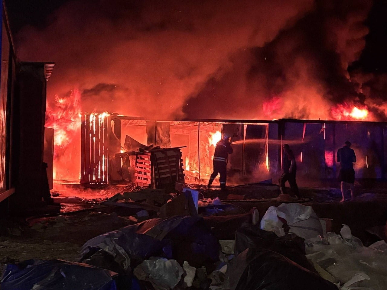 ERZİNCAN’DA BİR İNŞAAT ŞANTİYESİNDE İŞÇİLERİN KALDIĞI KONTEYNERLERDE ÇIKAN YANGIN, KISA SÜREDE...