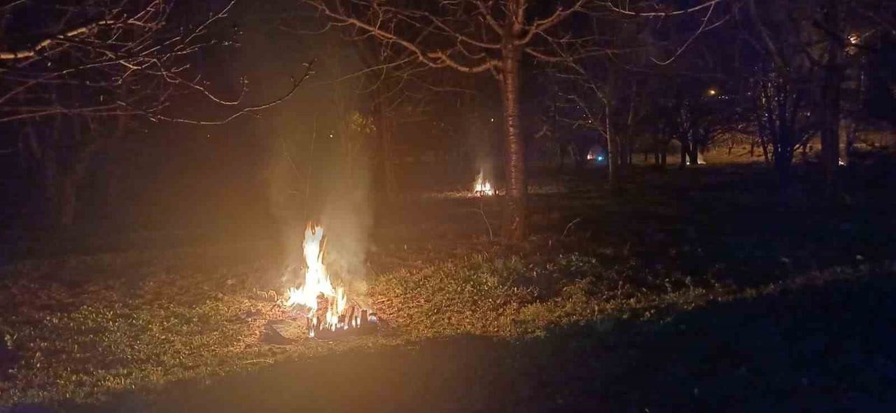 ERZİNCAN’DA DON NÖBETİ: ÜRETİCİLER SABAHA KADAR ATEŞ YAKTI