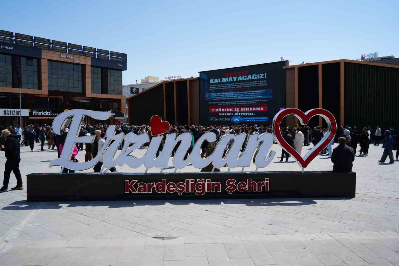 ERZİNCAN’DA EĞİTİM SENDİKALARI VE ÖĞRETMENLER, FARKLI İLLERDE OKULLARDA YAŞANAN SALDIRILARI...