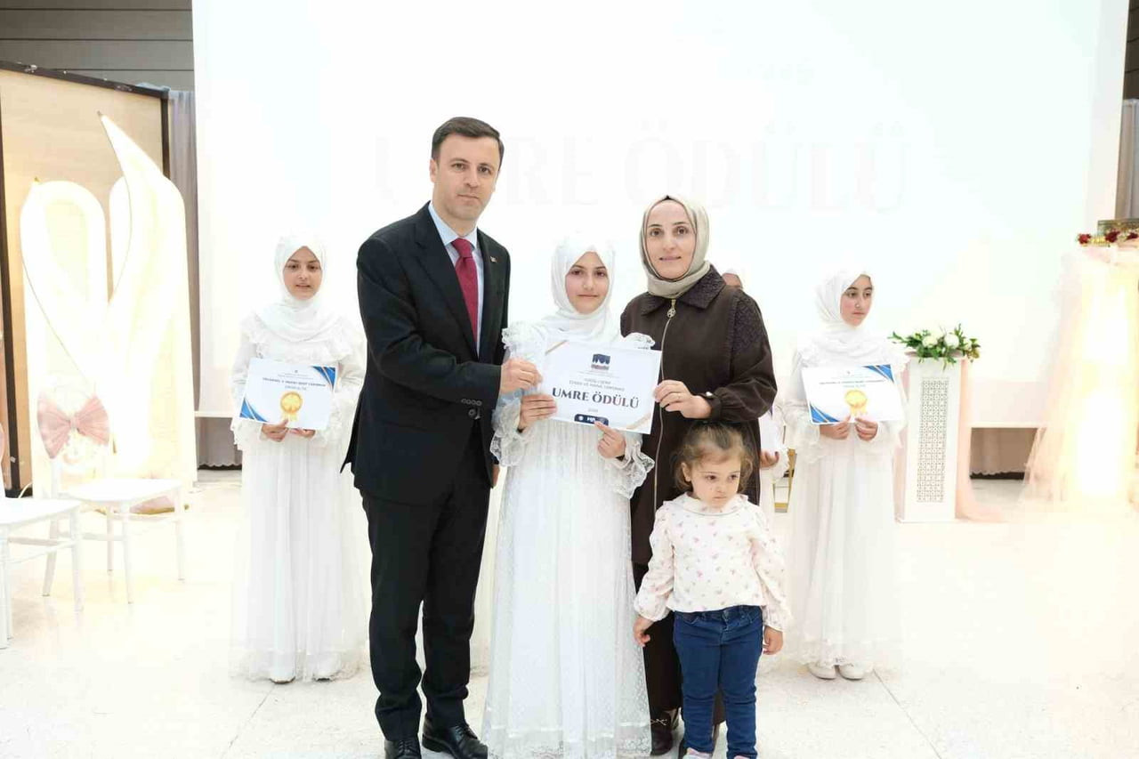 ERZİNCAN’DA HADİS YARIŞMASINDA DERECEYE GİRENLER ÖDÜLLENDİRİLDİ