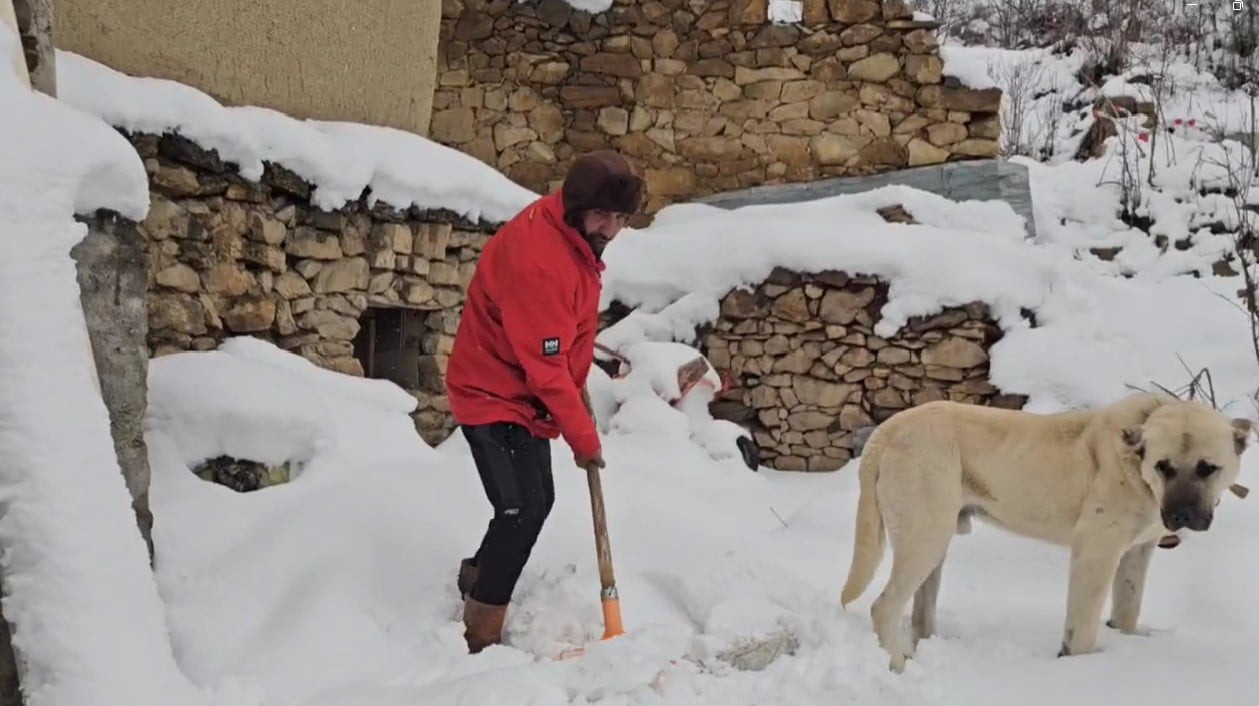 ERZİNCAN’DA HAVA SOĞUDU, YÜKSEK KESİMLERE KAR YAĞDI