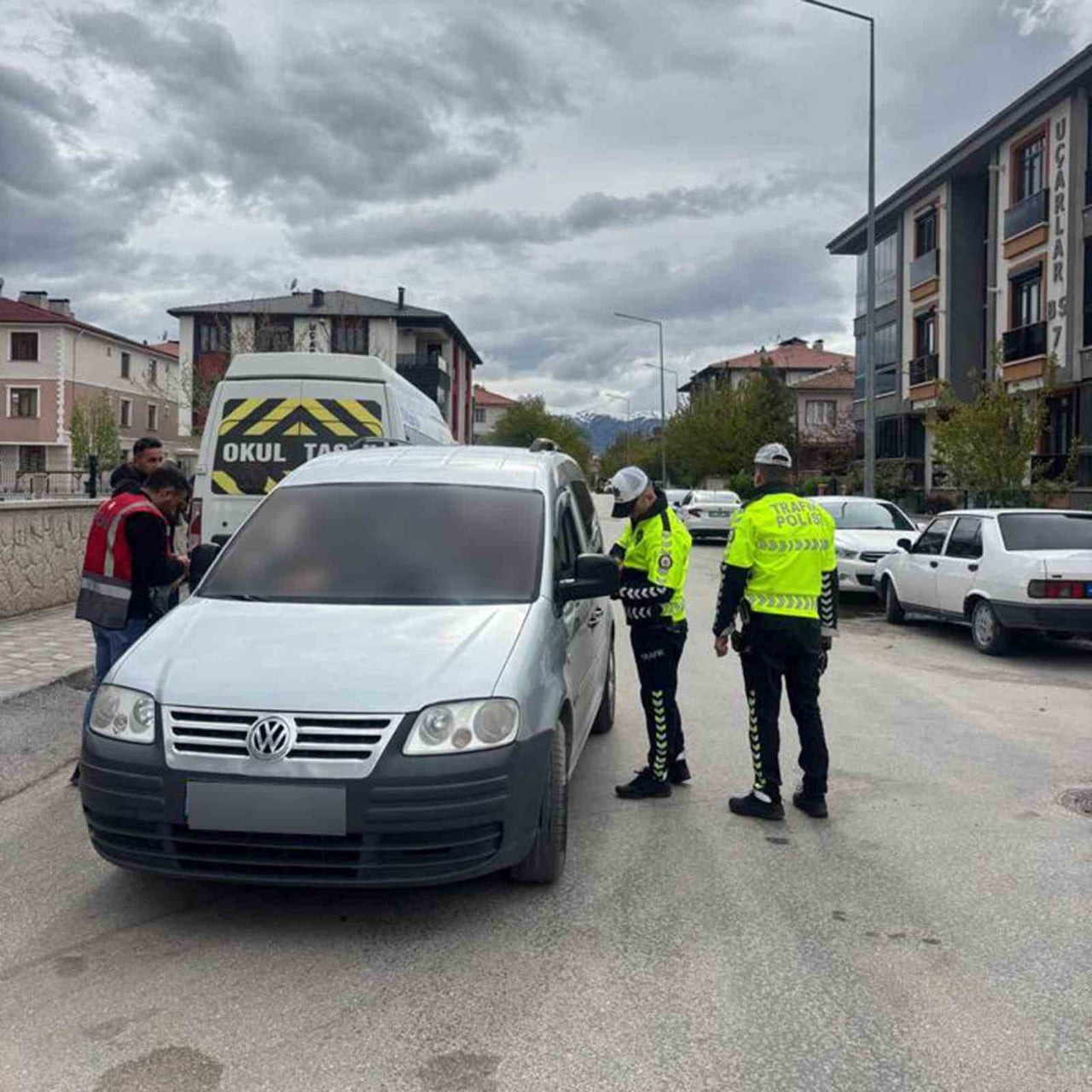 ERZİNCAN’DA OKUL ÇEVRELERİNDE GÜVENLİK UYGULAMASI GERÇEKLEŞTİRİLDİ