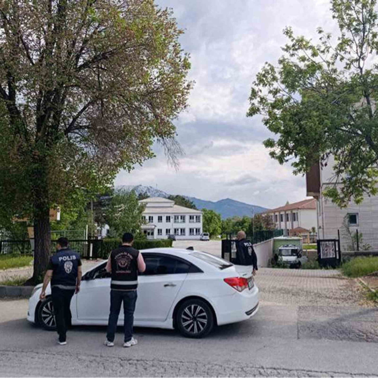 ERZİNCAN’DA OKUL ÇEVRELERİNDE "GÜVENLİ EĞİTİM" UYGULAMASI