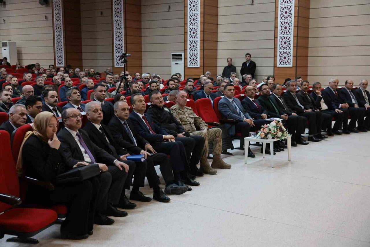 ERZİNCAN’DA, VALİ HAMZA AYDOĞDU BAŞKANLIĞINDA GENİŞ KATILIMLI BİR İSTİŞARE TOPLANTISI...