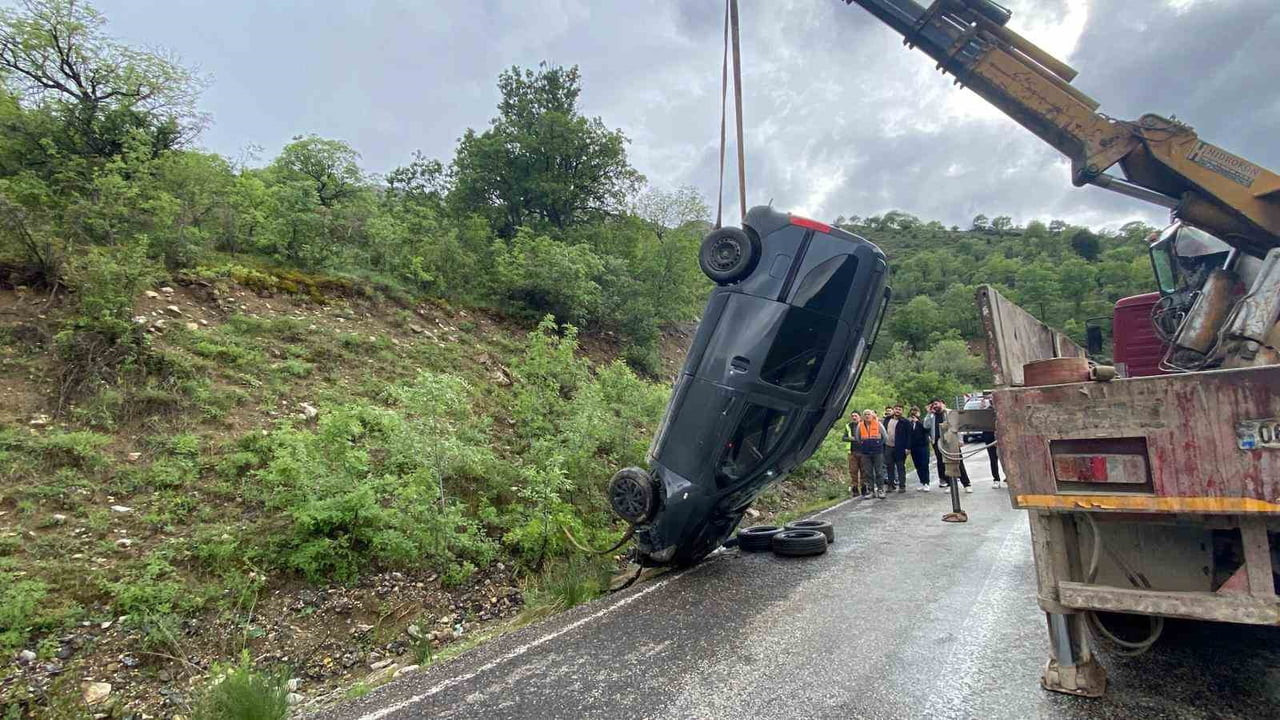 ERZİNCAN’IN KEMALİYE İLÇESİNDE ETKİLİ OLAN SAĞANAK YAĞIŞ NEDENİYLE MEYDANA GELEN TRAFİK KAZASINDA...